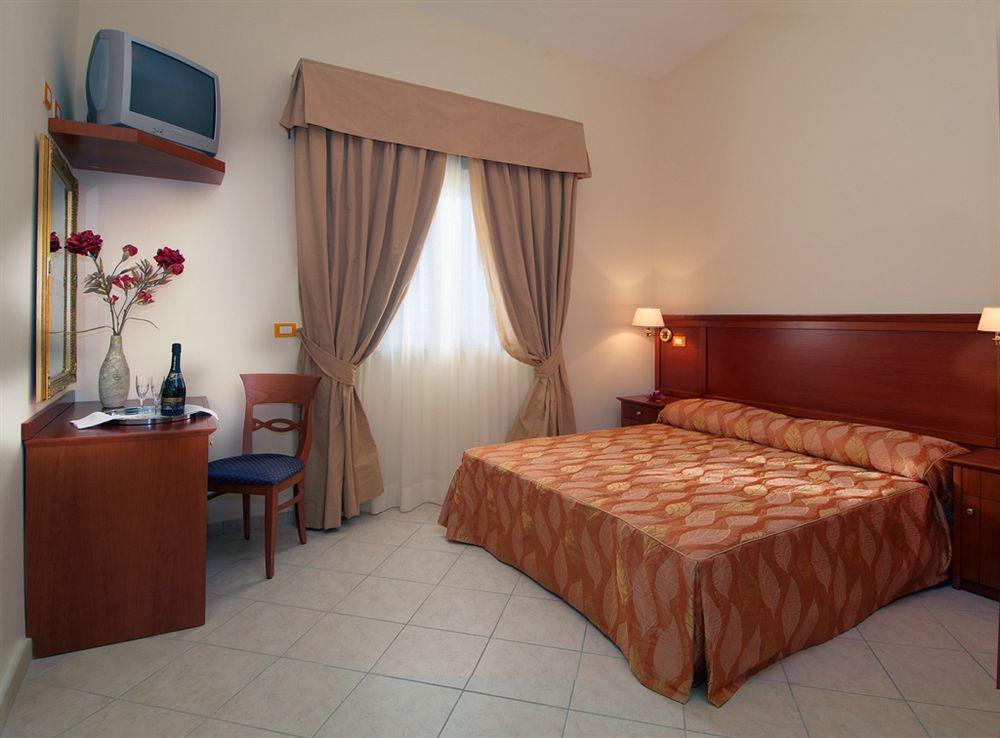 Hotel Complesso L'Oasi Aranova Pokoj fotografie